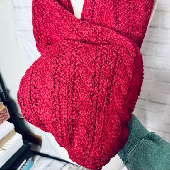 Ugg Cable Knit Infinity Scarf - Picture 5 of 10